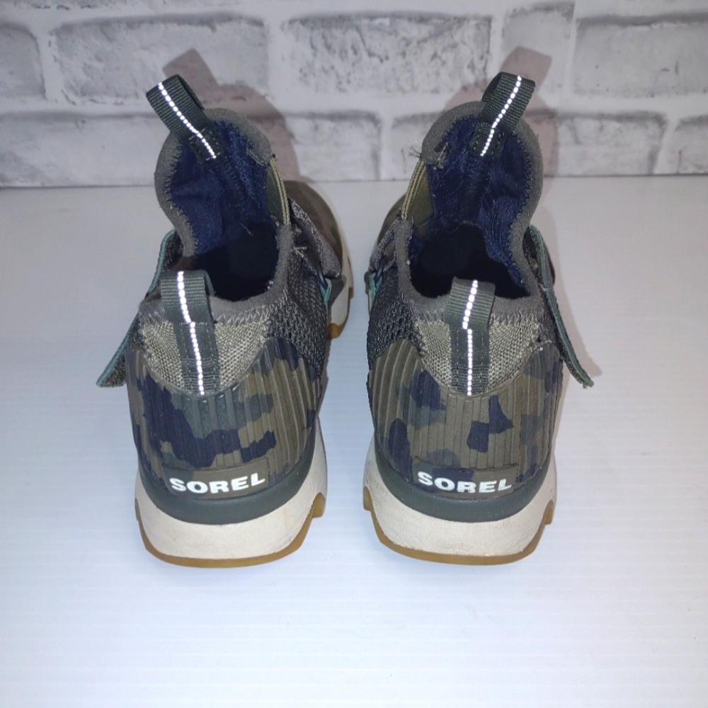 Sz 6 Sorel Kinetic Gym shoes